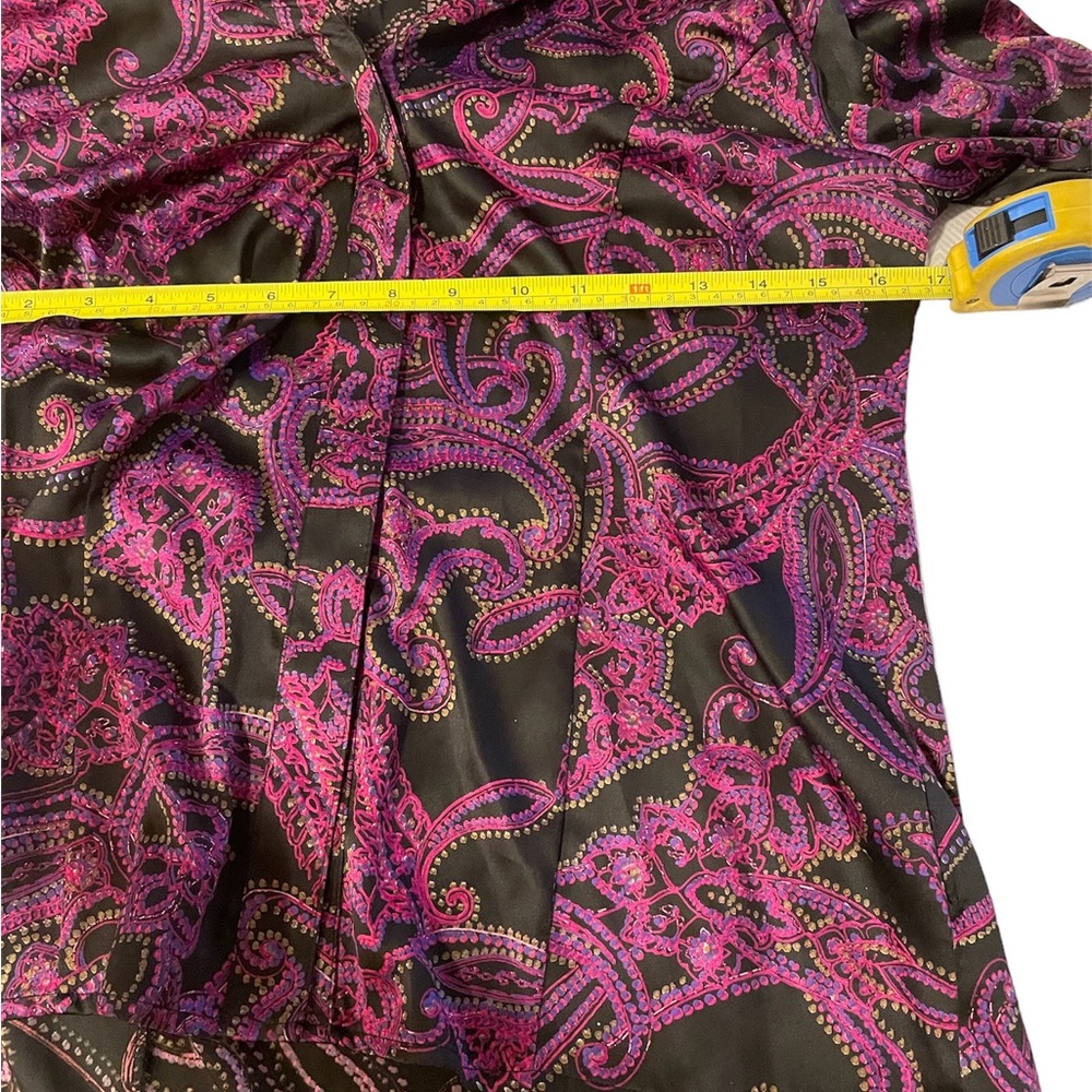 Jaclyn Smith black and purple paisley button up top - Picture 4 of 5